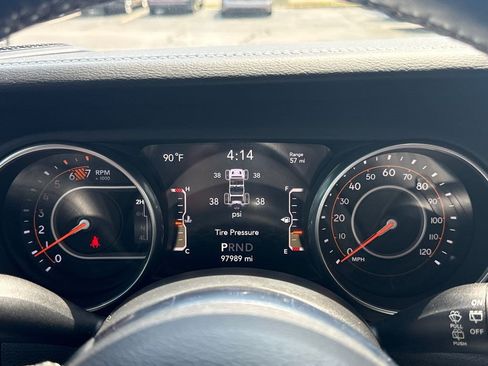 Used 2018 Jeep Wrangler Unlimited Sahara w/ Dual Top Group AWD/4WD image 26