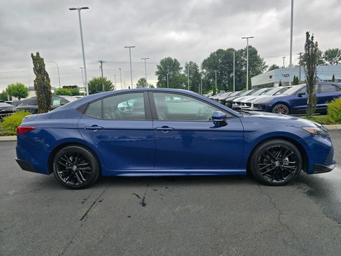 Used 2025 Toyota Camry SE FWD image 6