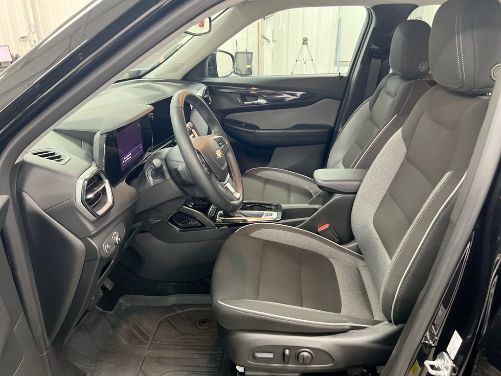 Used 2024 Chevrolet TrailBlazer LT w/ Convenience Package FWD image 19