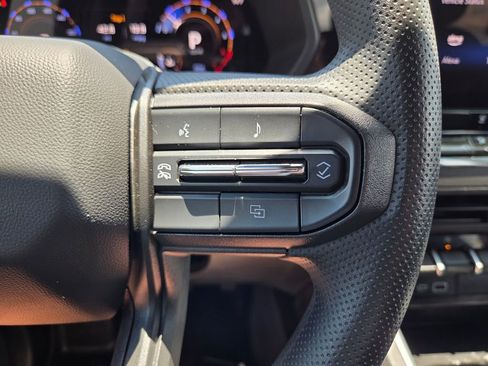 Used 2025 Chevrolet Colorado W/T RWD image 30