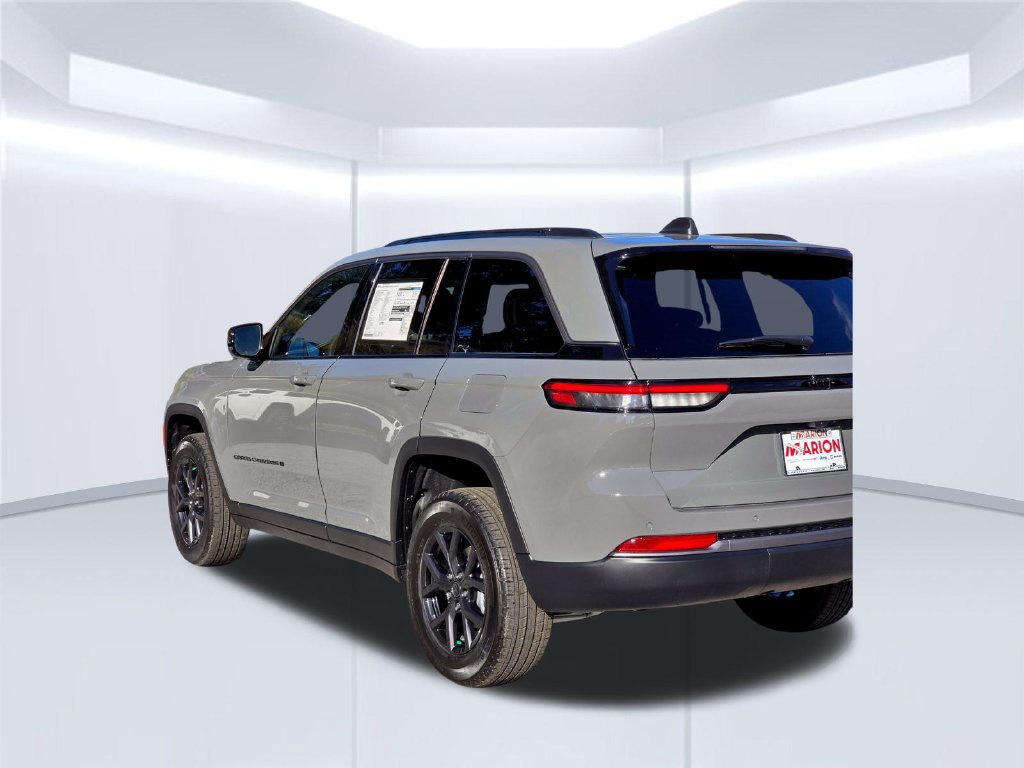 New 2027 Jeep Grand Cherokee Altitude RWD image 41