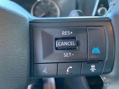 Used 2025 Nissan Rogue SV image 14