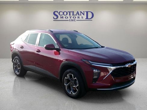 Used 2025 Chevrolet Trax LT image 4