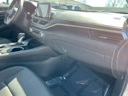 Used 2024 Nissan Altima 2.5 SV FWD image 31
