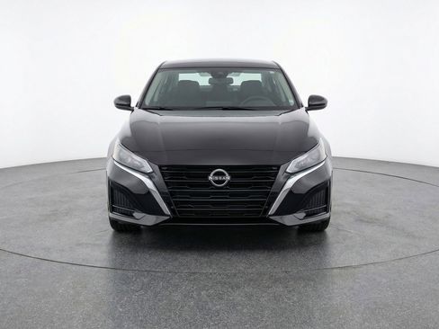 Used 2025 Nissan Altima 2.5 SV image 2