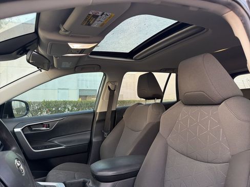 Used 2022 Toyota RAV4 XLE w/ Convenience Package image 9