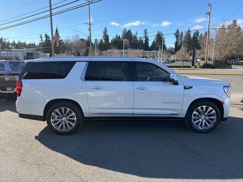 Used 2021 GMC Yukon XL Denali w/ Denali Ultimate Package image 10