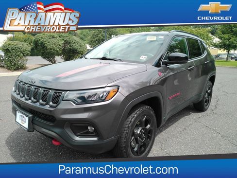Used 2024 Jeep Compass Trailhawk AWD/4WD image 1