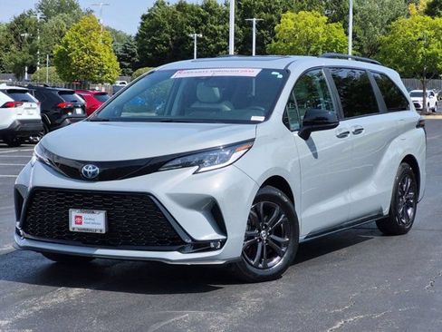 Certified 2025 Toyota Sienna XSE AWD/4WD image 2