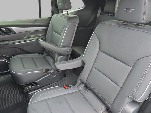 Used 2025 Buick Enclave Sport Touring w/ Power Package FWD image 15