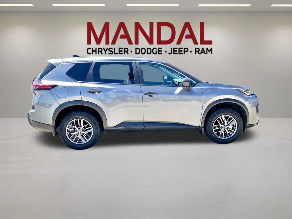 Used 2026 Nissan Rogue S FWD image 5