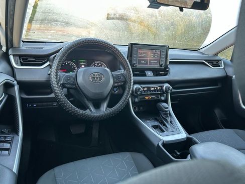 Used 2022 Toyota RAV4 XLE w/ Convenience Package FWD image 12