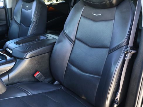 Used 2017 Cadillac Escalade Luxury image 18