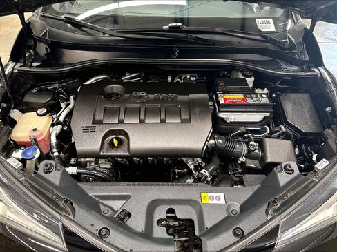 Used 2018 Toyota C-HR XLE FWD image 28