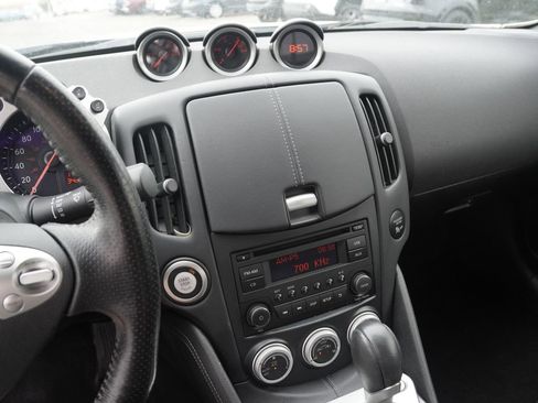 Used 2020 Nissan 370Z Coupe RWD image 12
