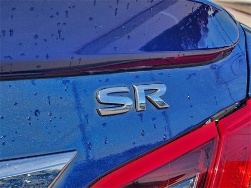 Used 2017 Nissan Altima 2.5 SR w/ LED Appearance Package image 8