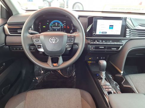 Used 2025 Toyota Camry LE FWD image 8