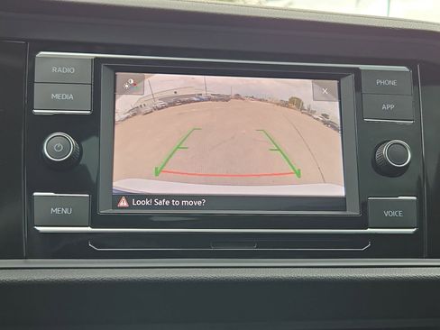 Used 2023 Volkswagen Jetta SE w/ Panoramic Sunroof Package image 24