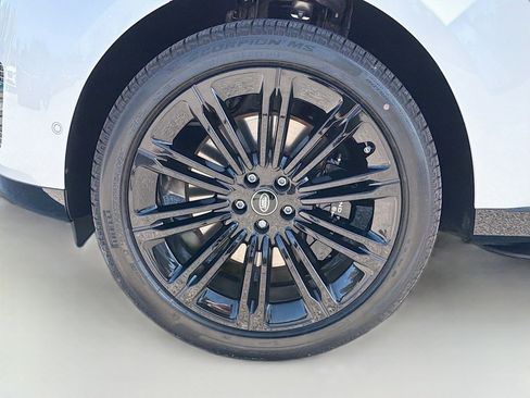 New 2025 Land Rover Range Rover SE image 35