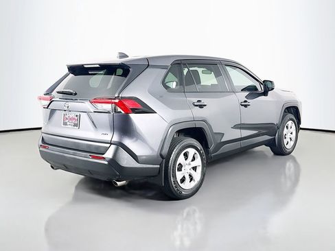 Used 2022 Toyota RAV4 LE image 5