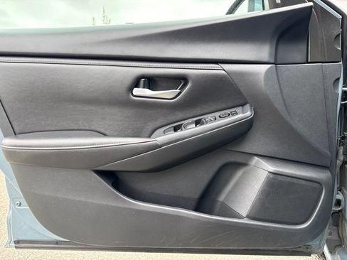 Used 2024 Nissan Sentra SV FWD image 9