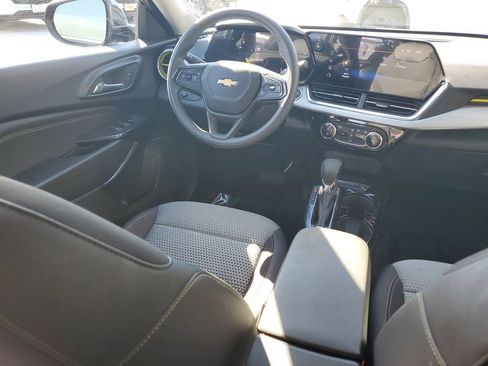 Used 2025 Chevrolet Trax LT image 11