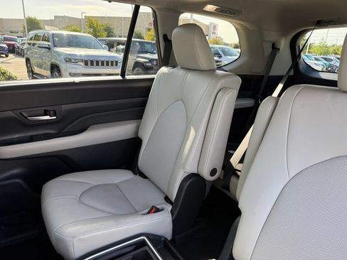 Used 2025 Toyota Grand Highlander AWD Hybrid image 33