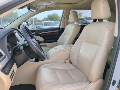 Used 2019 Toyota Highlander Limited image 27