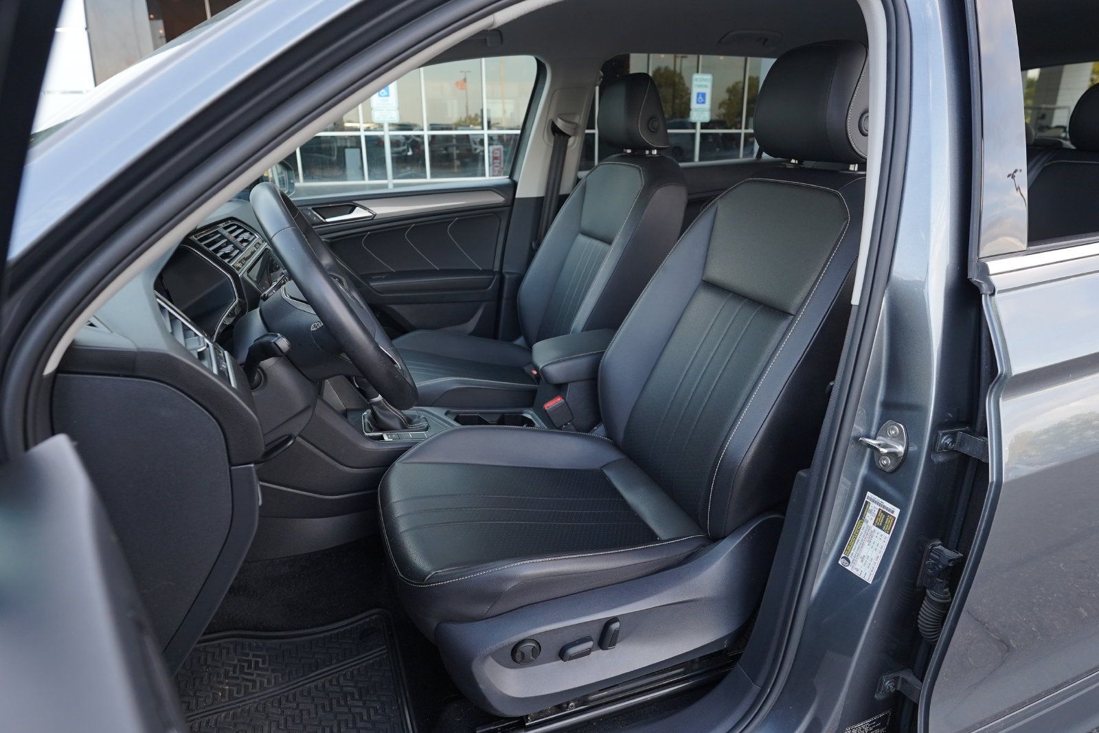 Used 2024 Volkswagen Tiguan SE FWD image 18