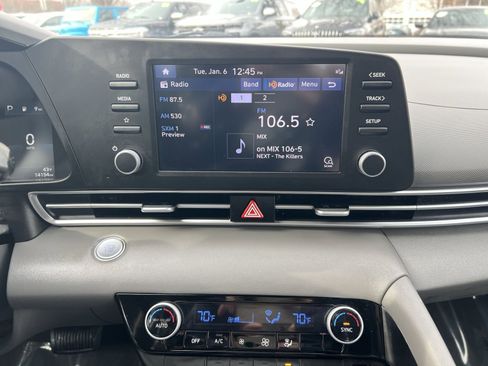 Used 2023 Hyundai Elantra SEL image 17