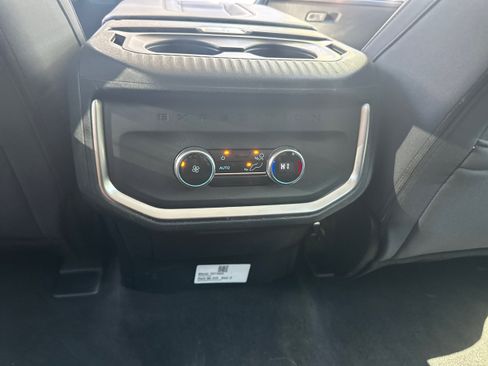 Used 2025 Ford Expedition Active AWD/4WD image 22