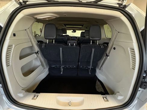 Used 2024 Chrysler Pacifica Limited FWD image 32