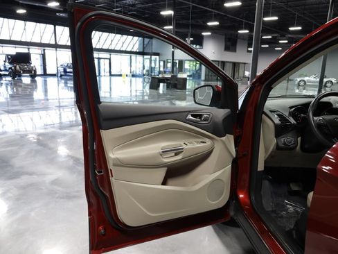 Used 2017 Ford Escape Titanium FWD image 10