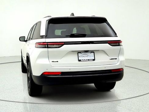 Used 2023 Jeep Grand Cherokee Limited w/ Black Appearance Package AWD/4WD image 6