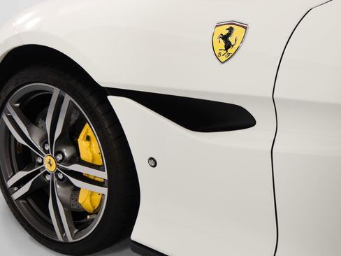 Certified 2020 Ferrari Portofino RWD image 11