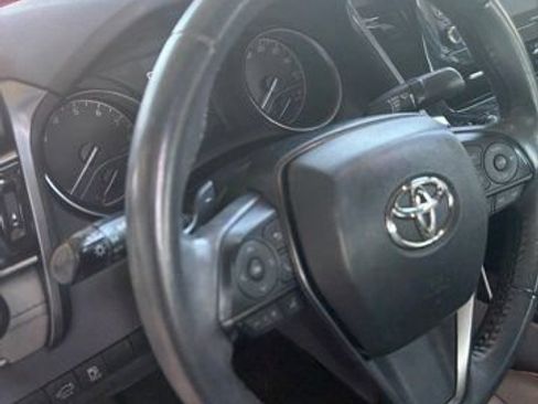 Used 2023 Toyota Camry SE FWD image 3