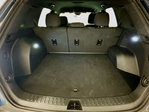 Used 2025 Chevrolet Equinox LT AWD/4WD image 29