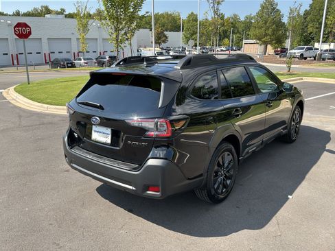 Used 2025 Subaru Outback Onyx Edition AWD/4WD image 10