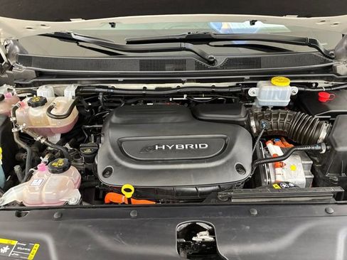 Used 2021 Chrysler Pacifica Limited w/ Premium & Safety Sphere Group FWD image 11