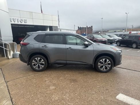 Used 2021 Nissan Rogue SV w/ Premium Package image 6