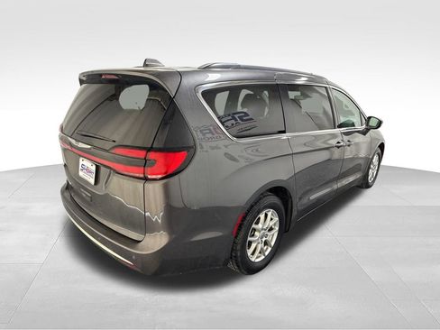Used 2022 Chrysler Pacifica Touring-L FWD image 4
