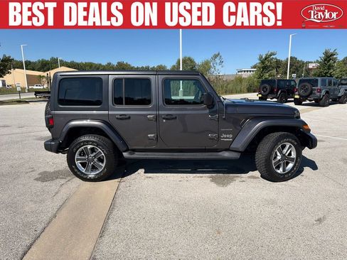 Used 2018 Jeep Wrangler Unlimited Sahara AWD/4WD image 2