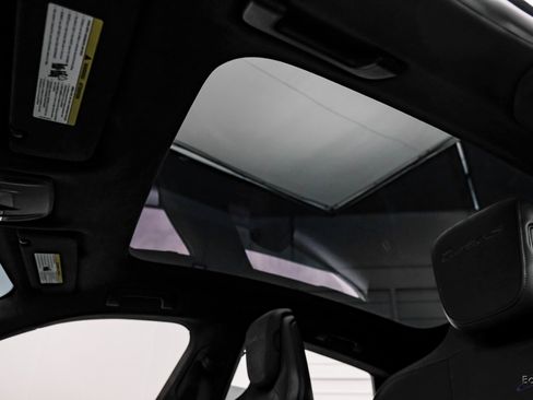 Used 2020 Porsche Taycan Turbo S image 36