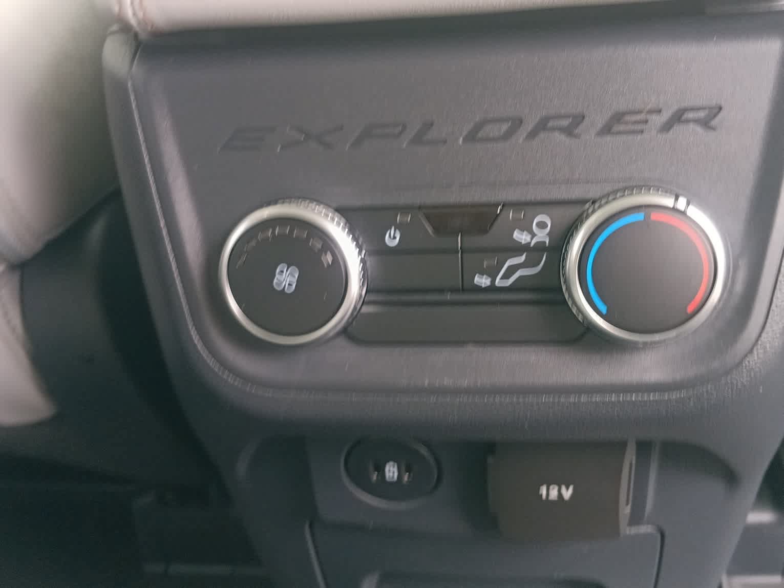 Used 2025 Ford Explorer Active w/ Active Comfort Package AWD/4WD image 25