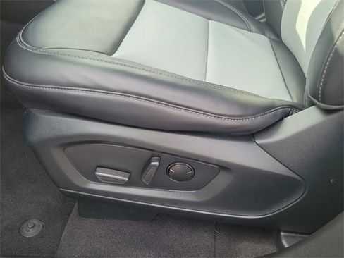 Used 2023 Ford Explorer XLT w/ Equipment Group 202A image 9