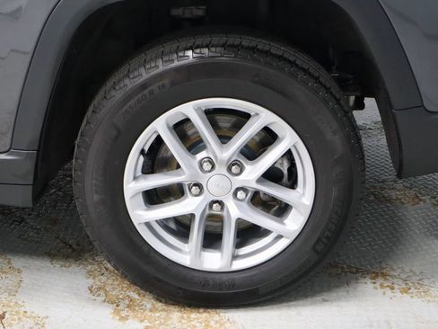 Used 2024 Jeep Grand Cherokee L Laredo w/ Luxury Tech Group I image 20