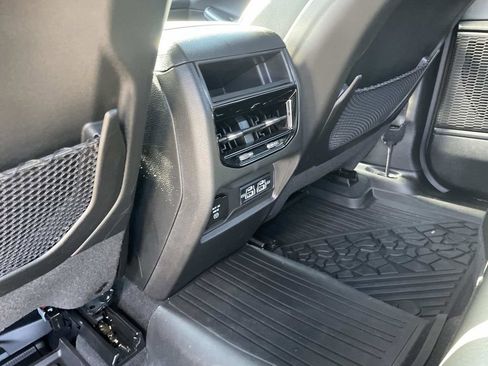 Used 2024 Jeep Grand Cherokee Altitude image 11