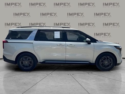 Used 2025 Kia Carnival SX FWD image 6