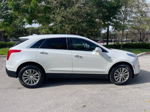Used 2018 Cadillac XT5 Luxury w/ Driver Awareness Package AWD/4WD image 8