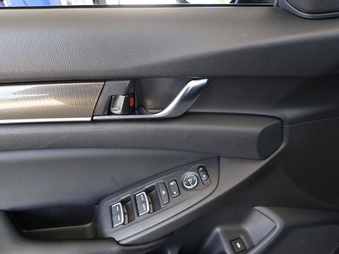 Used 2018 Honda Accord Sport image 35